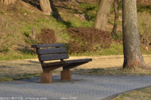 ［6］公園のベンチ