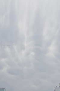 ［6］うごめく雲