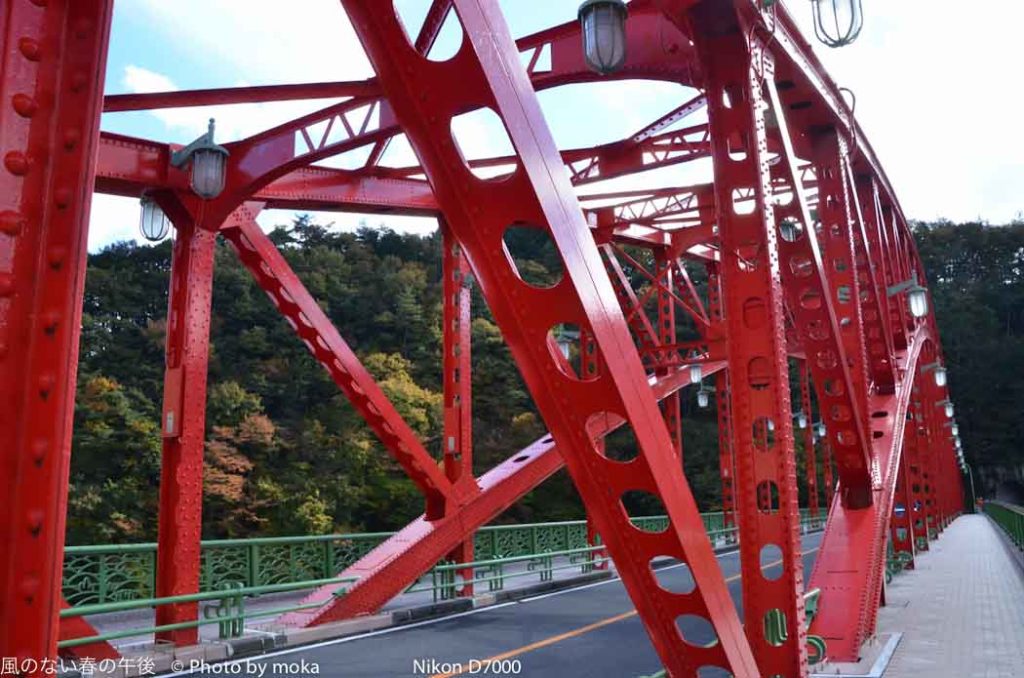 ［6］奥多摩湖に架かる赤い橋