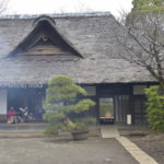 ［6］茅葺屋根の家