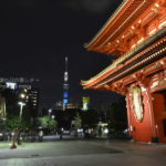 ［6］夜の闇に浮かび上がる、浅草寺とスカイツリー