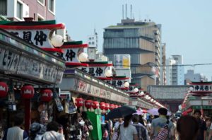 ［6］熱気あふれる仲見世通り、歩くならこっち！？