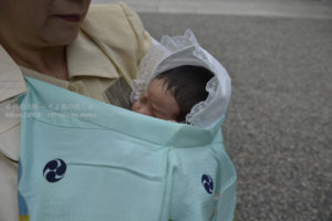 ［6］お宮参りで、無事に生まれてきてくれたことに感謝