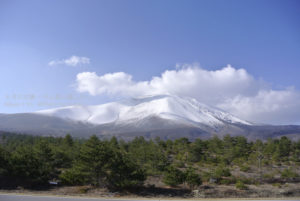 ［6］万座ハイウェイから望む、真っ白な浅間山