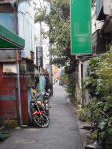 ［6］駅前商店街からすぐ！まるでタイムスリップしたような下町の路地裏。