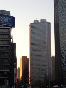 ［6］新宿のビルを夕日が染める