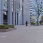 ［6］休日の新宿といえども、オフィス街はガラガラです。