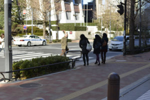 ［6］新宿の高層ビルと信号機