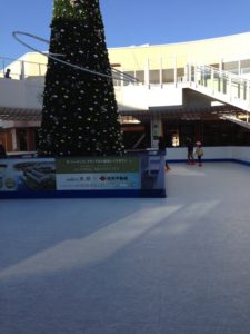 ［6］越谷レイクタウンで買い物途中にアイススケート