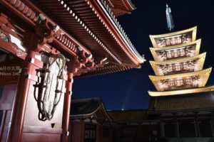 ［6］右に左に、贅沢な浅草寺の夜景