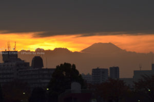［6］遠いけど大きく見える富士山のシルエット