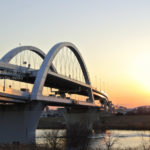 ［6］冬の夕日に照らされた首都高速道路