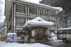 ［6］関東を代表する秘湯で、雪見風呂体験