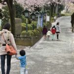 ［6］みんな手をつないで！