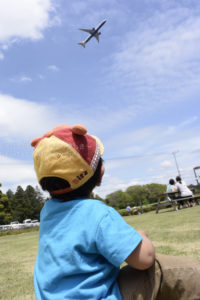 ［6］見上げた空、大きな飛行機に大興奮！！