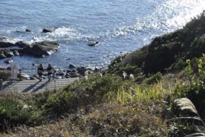 ［6］波の音を聞きながら冬の海を眺めて