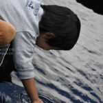 ［6］湧き水とニジマスと子供