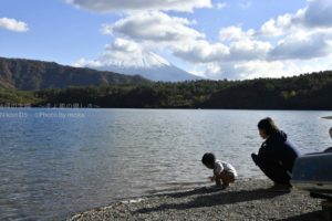 ［6］西湖の湖畔で石投げ遊び！！