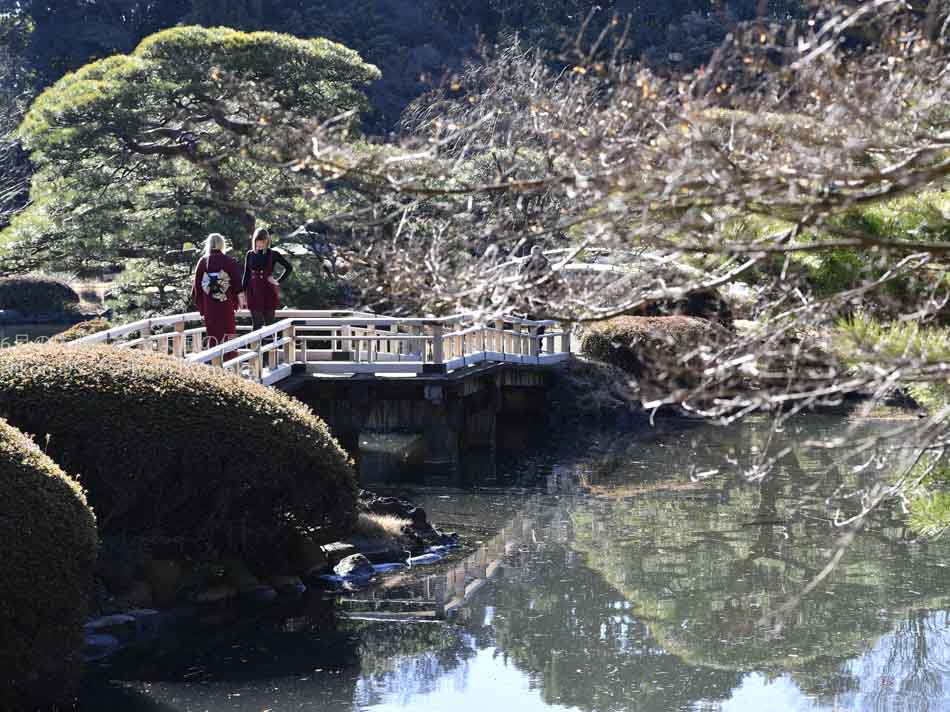 ［6］新宿御苑の日本庭園で記念撮影