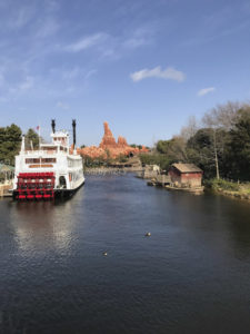 [6]ディズニーランドで蒸気機関車に乗って旅をする