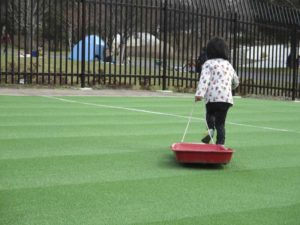 [6]週末恒例、土手すべり!!