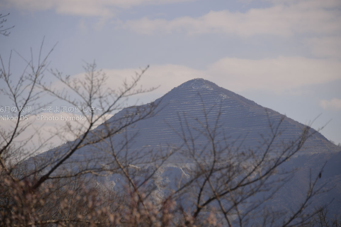 ［６］遠くから見る武甲山はピラミッドそのもの！？