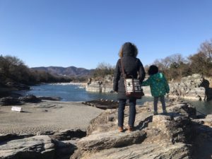 [6]長瀞で川を眺めて