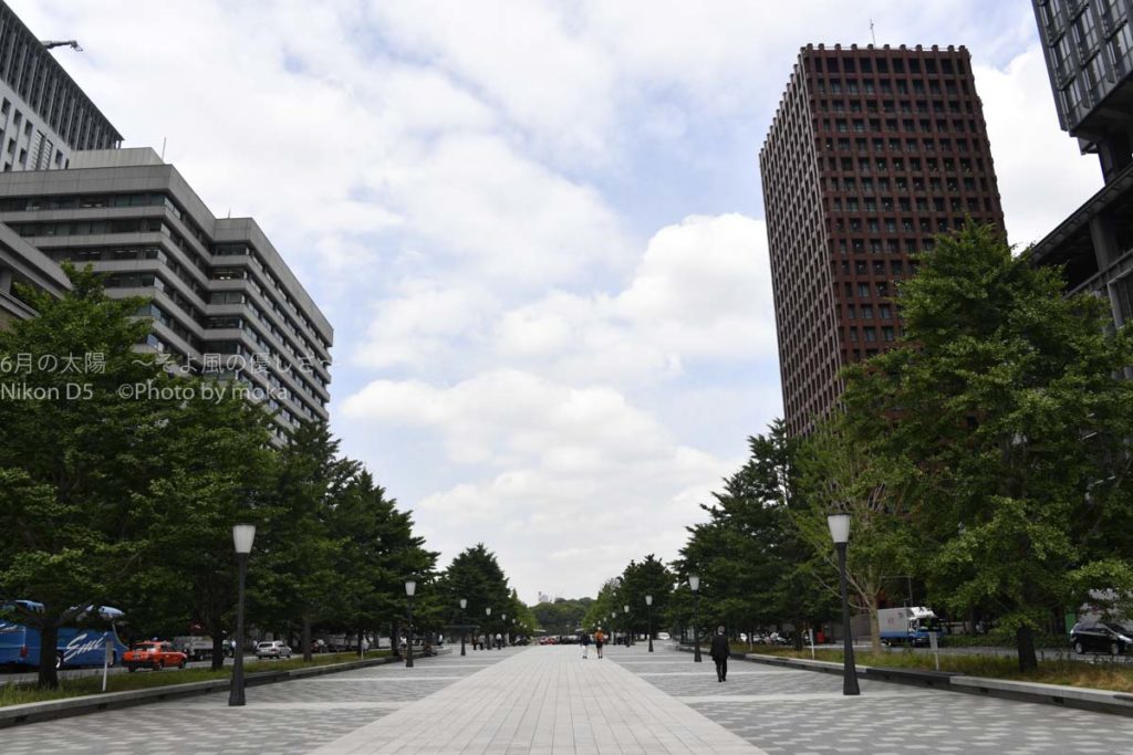 ［６］東京駅丸の内口から見える皇居の姿