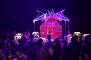 ［６］赤や青に色を変える、アートアクアリウムの神秘の世界