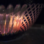 ［６］江戸切子で作られた金魚鉢と妖艶な姿の金魚