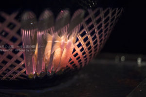 ［６］江戸切子で作られた金魚鉢と妖艶な姿の金魚