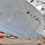 ［６］銚子漁港で、大きな漁船に圧倒される