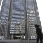 ［６］新宿都庁を見上げながら自分撮り！？