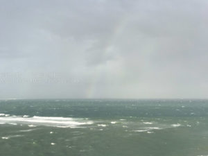 ［６］沖縄旅行、台風のお土産は朝一番の虹ともの凄い強風