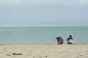 ［６］沖縄の海を見ながら語り合う二人