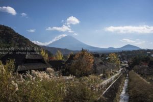 ［６］秋の紅葉と、富士五湖の西湖と、世界遺産の富士山