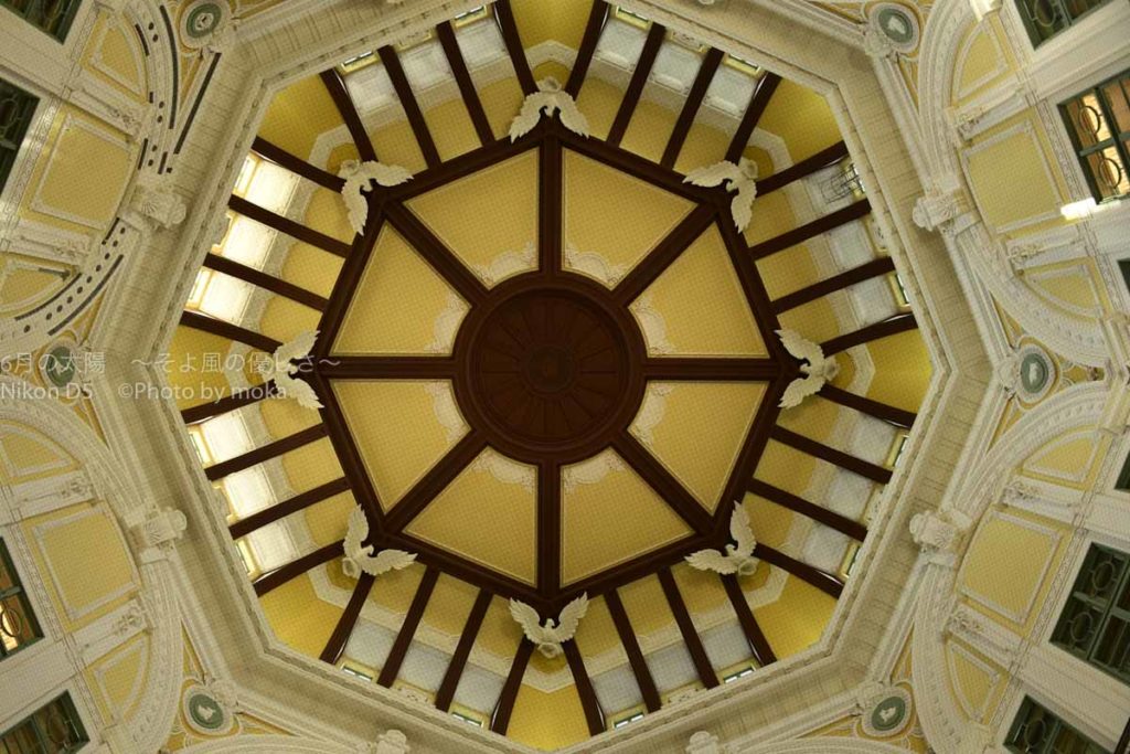 ［６］神々が集まる神殿のような東京駅。