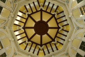 ［６］神々が集まる神殿のような東京駅。