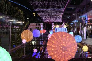 ［６］東京ドームシティのイルミネーションと写り込み