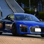 ［６］見ているだけでワクワクするような青いスポーツカー