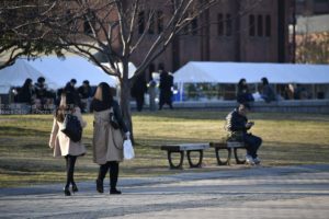 ［６］カメラを持って夕日を浴びながら横浜の街を歩く