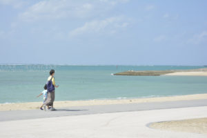 ［６］沖縄の空と海がある風景