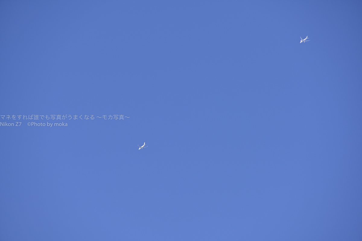 ［６］雲ひとつない青空を飛ぶ、２機の飛行機！！