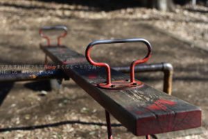 ［６］誰も居ない公園のシーソー