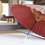 ［６］東京たてもの園の和傘は、つい撮影をしてしまいます。