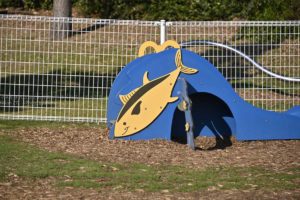 ［６］子供用の遊具のデザインが「マグロ」って・・