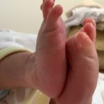 ［６］赤ちゃんの小さな小さな足
