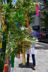 ［６］銀座を歩きながら「たなばたさま」の歌を口ずさむ