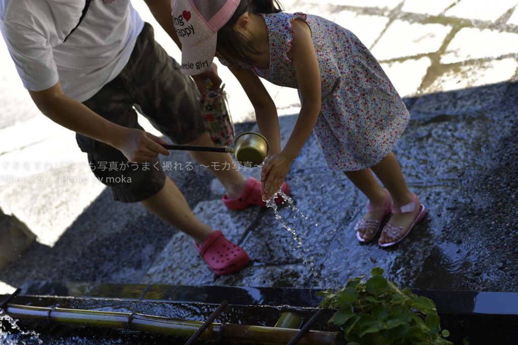 大人の真似っ子【子供の姿を可愛く写真に撮ろう】