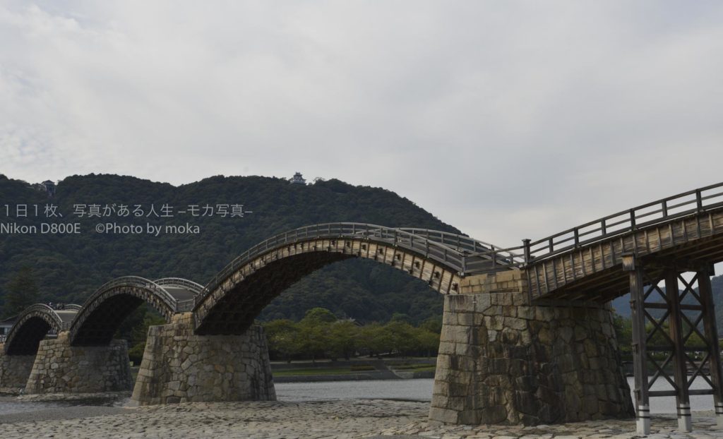 【山口県の観光名所】錦帯橋と岩国城のコラボレーション